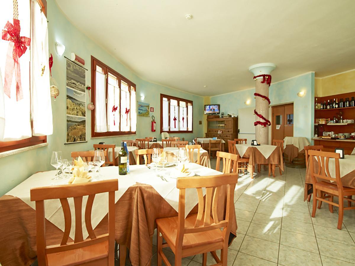 Hotel Jasmine Teulada Bagian luar foto